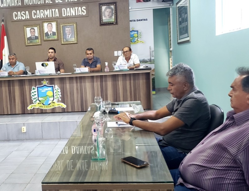 Vereadores participam de mais uma reunio ordinria da cmara municipal de Me D'gua