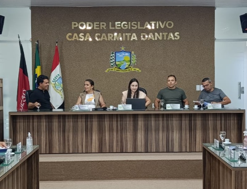 C�mara de M�e D��gua realiza mais uma sess�o ordin�ria e vereadores aprovam importantes projetos para a Educa��o e Sa�de