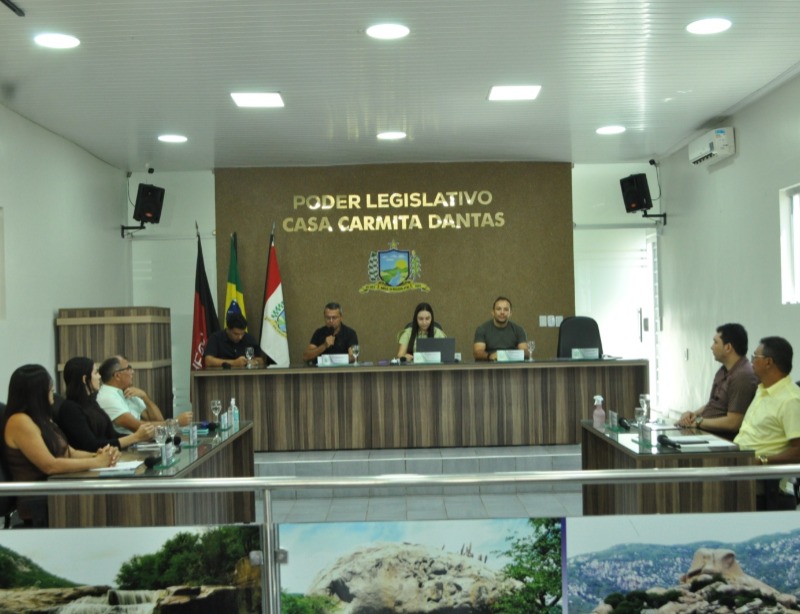 Vereadores da c�mara de M�e D��gua aprovam PL que autoriza a concess�o de Bolsa Aux�lio Perman�ncia para os alunos do EJA