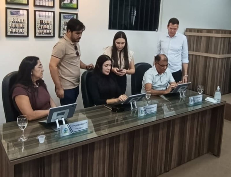 Vereadores da c�mara de M�e D��gua recebem treinamento para implanta��o do novo sistema de vota��o eletr�nica da Casa