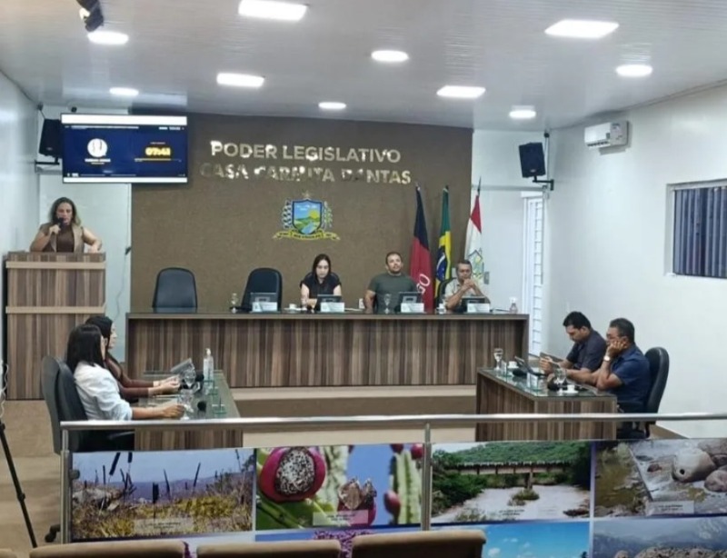 C�mara de M�e D��gua realizou mais uma sess�o ordin�ria no dia 13 de Outubro